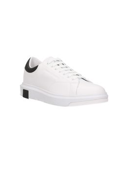 Sneakers Armani Exchange XUX123 XV534 AX da uomo bianca e nera.