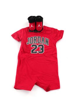 Set Nike Jordan NJ0444 da neonato rosso.