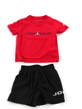 Set Nike Jordan 85D676 da bambino rossa e nero.